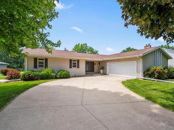 1221 Oak Park Blvd, Cedar Falls, IA 50613