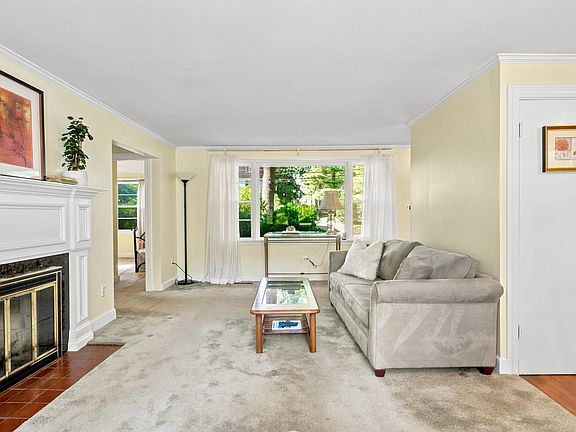 5th image of 454 Eliot St