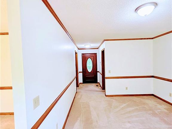 5th image of 552 Woodland Dr