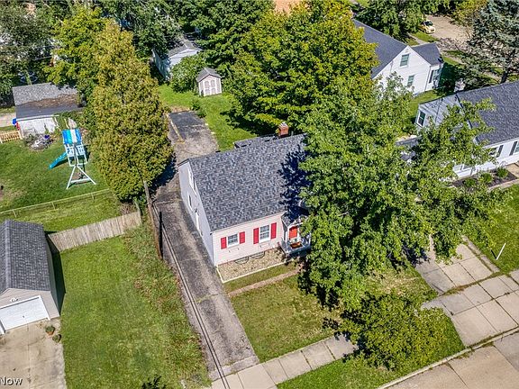 4th image of 1493 Ridpath Ave