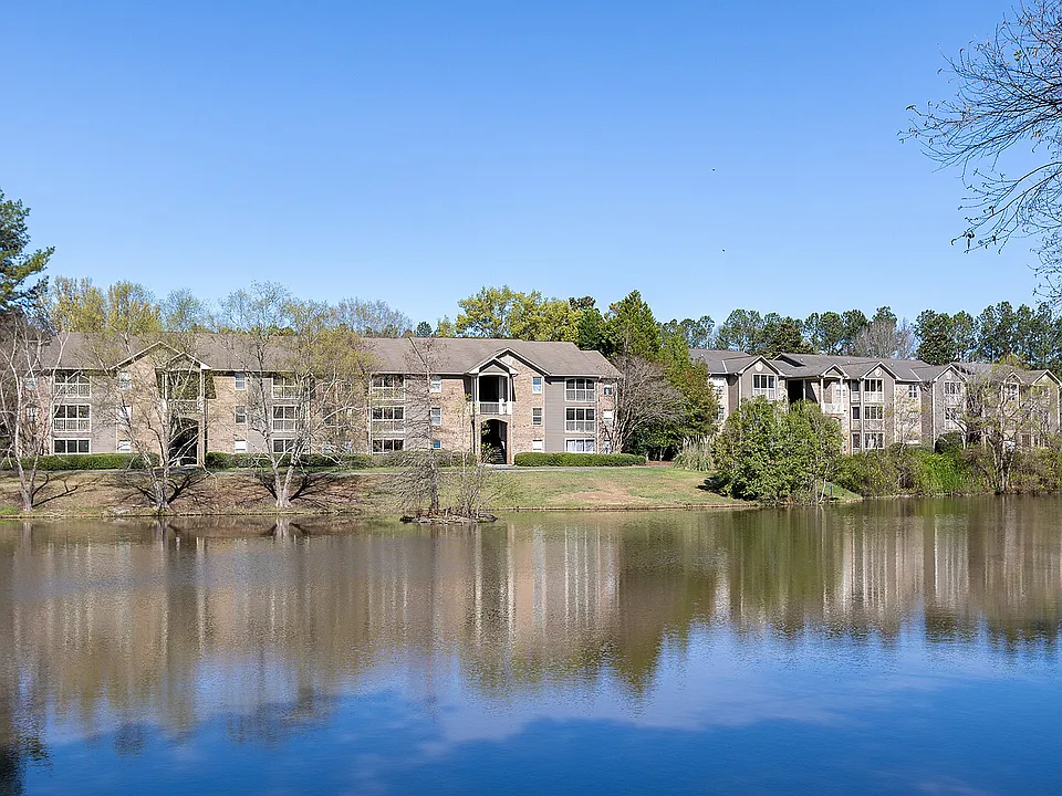 The Lakes Apartments