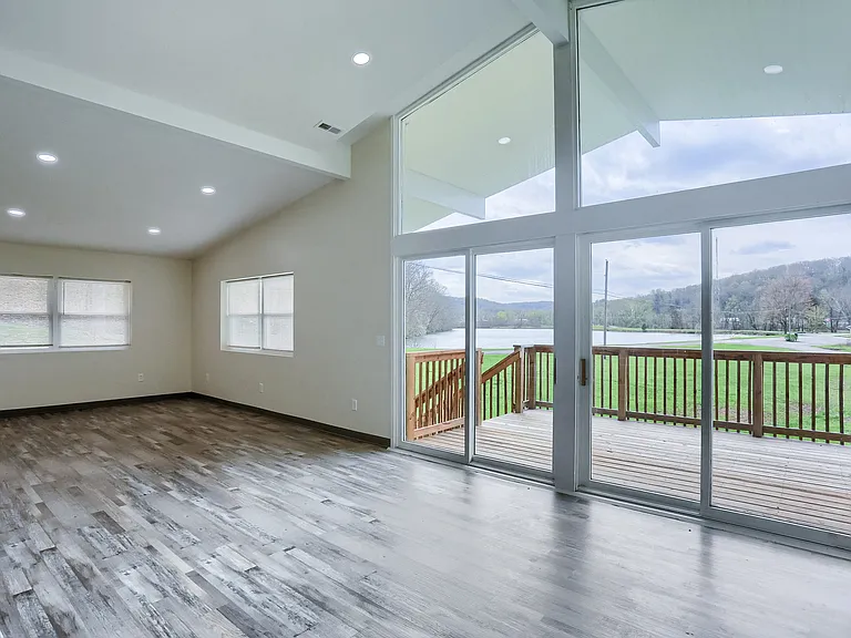 102 Kathleen Dr #2 — Photo 9