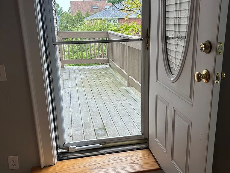 37 Railroad Ave — Photo 8