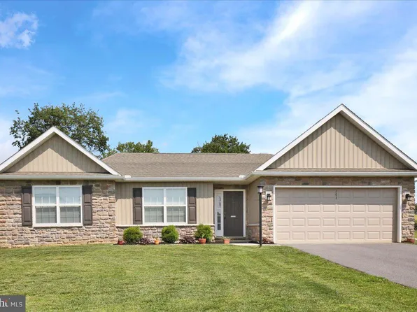 203 Gardenia Ln #L-0035, Lebanon, PA 17042