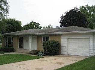 1603 Rushmore Dr, Waukesha, WI 53188