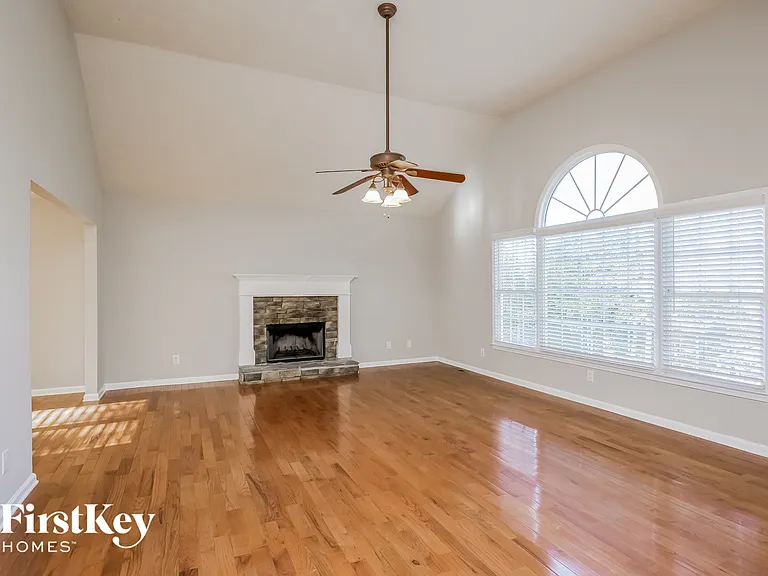 210 Calusa Lake Ct — Photo 3