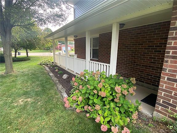 3rd image of 8965 Oakgate Ct