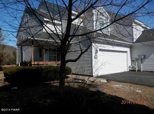 4001 Milford Landing Dr, Bushkill, PA 18337