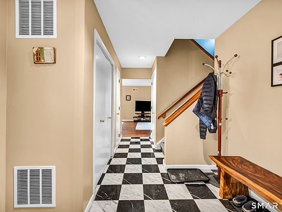 4th image of 8 Ironwood Road