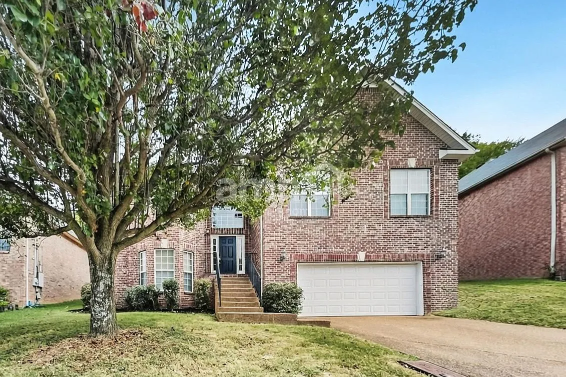 4 bed, 3.0 bath, 2865 sqft, $2,875 — Photo 1