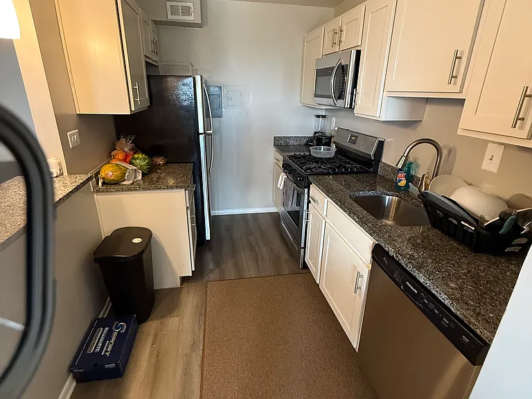 6702 Belcrest Rd — Photo 9