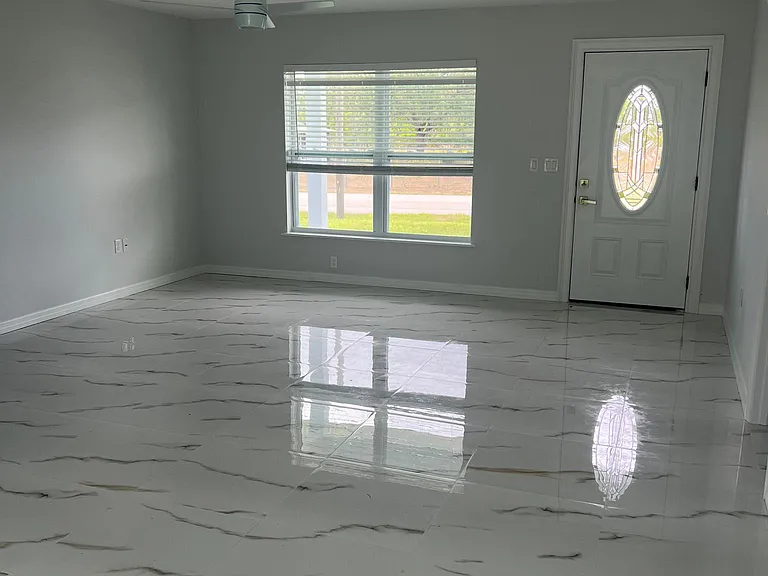 713 Lincoln Rd NE — Photo 8