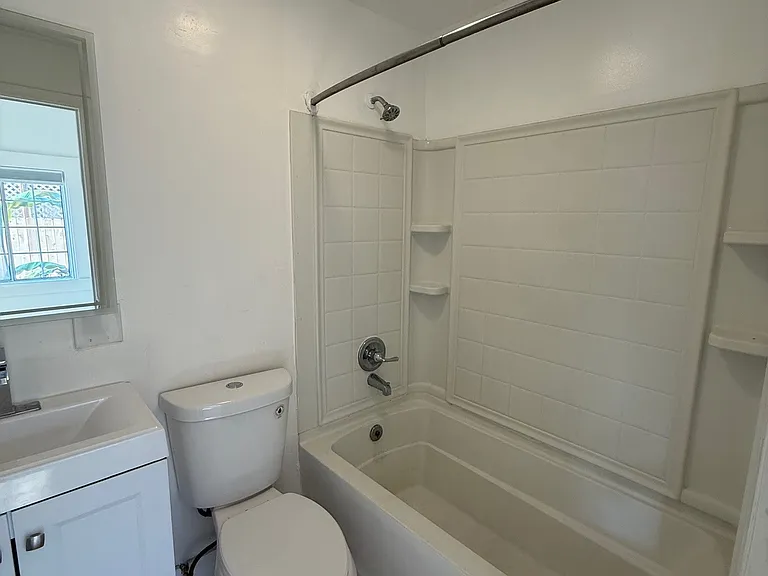 777 N Los Robles Ave #5 — Photo 4