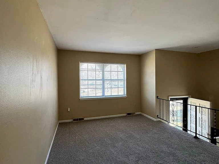 12321 W 71st St — Photo 2