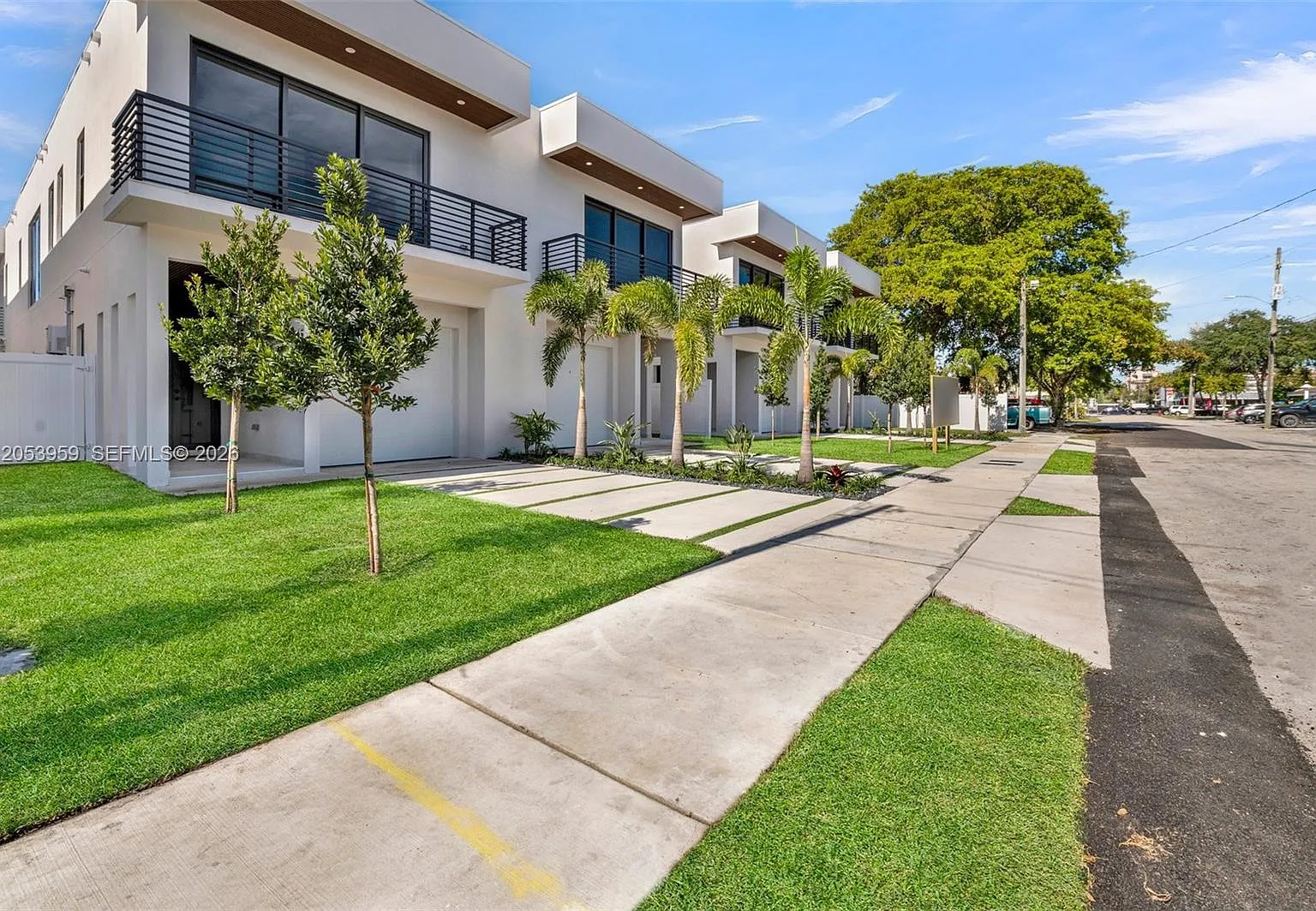 3 bed, 3.5 bath, $9,400 — Photo 3