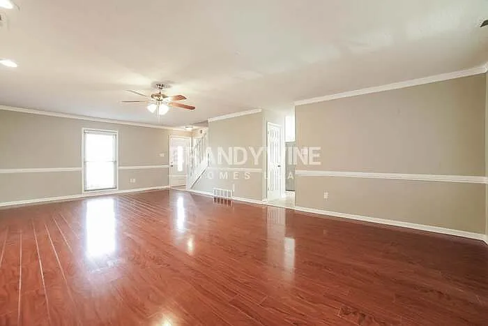 7477 Stonington Dr — Photo 2
