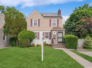 2 Glen Rd, West Hempstead, NY 11552