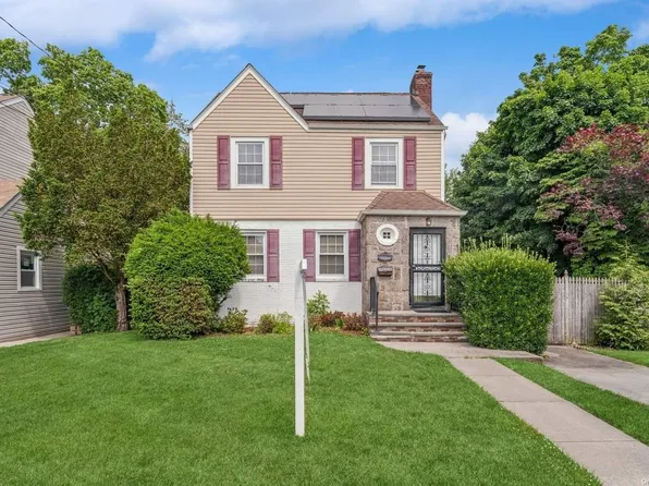 2 Glen Road, West Hempstead, NY 11552