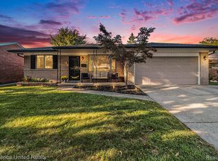 33040 Allen St, Livonia, MI 48154