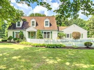 105 Spring Dr, Chagrin Falls, OH 44022