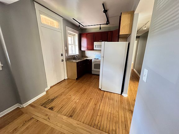 5th image of 4257 N Sacramento Ave #1W