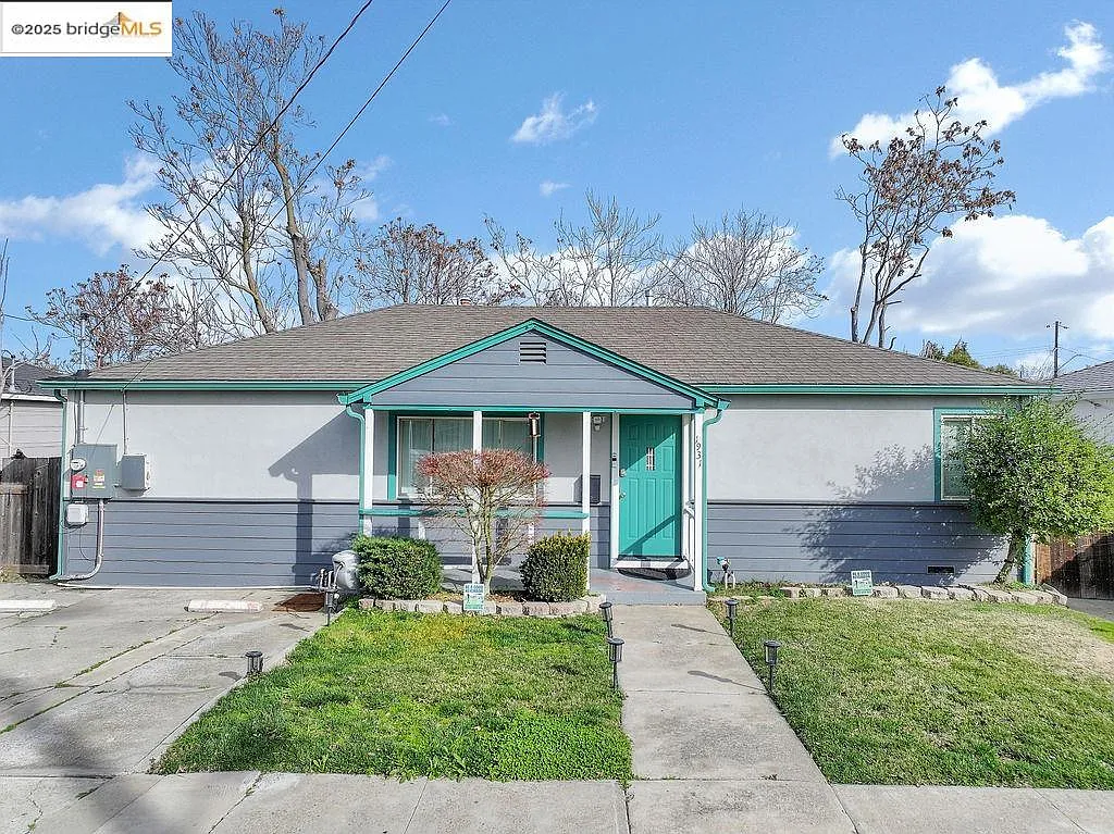 1931 Acacia Ave photo 1