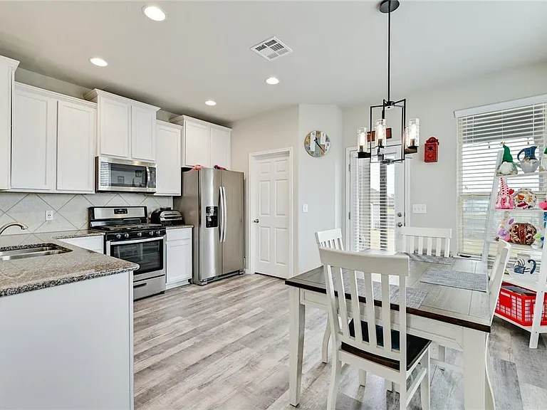 400 Lewisville Ln — Photo 7