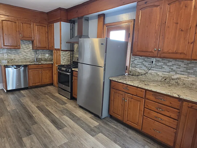 541 Bennington St #1 — Photo 2