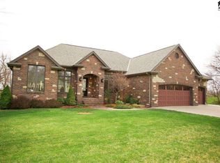3805 Boxwood Ct, Hutchinson, KS 67502