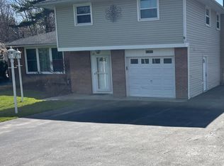 6201 Old Lake Shore Rd, Lake View, NY 14085