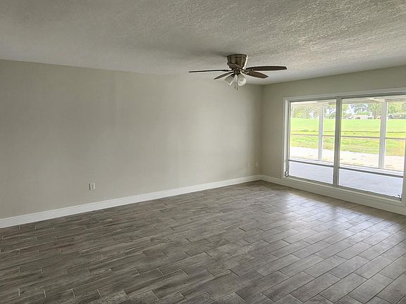 3rd image of 912 La Jolla Ave