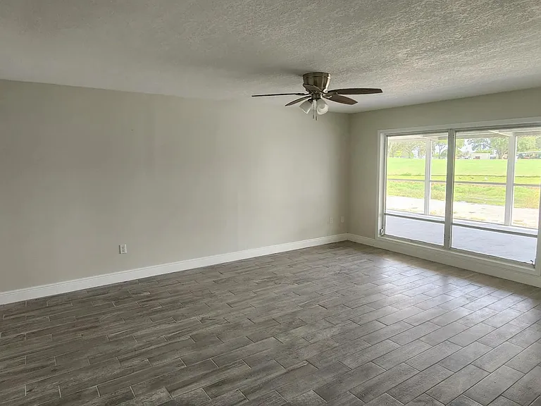 912 La Jolla Ave — Photo 3