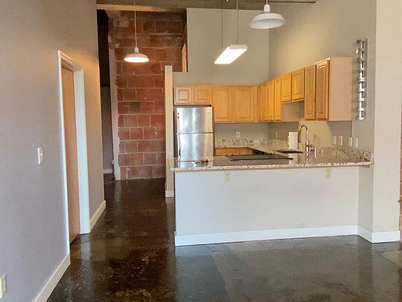 2nd image of 321 W 7th St APT 601