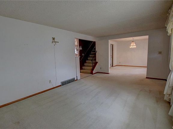 5th image of 58 Temple Dr