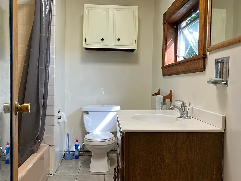 615 E State St #1 — Photo 10