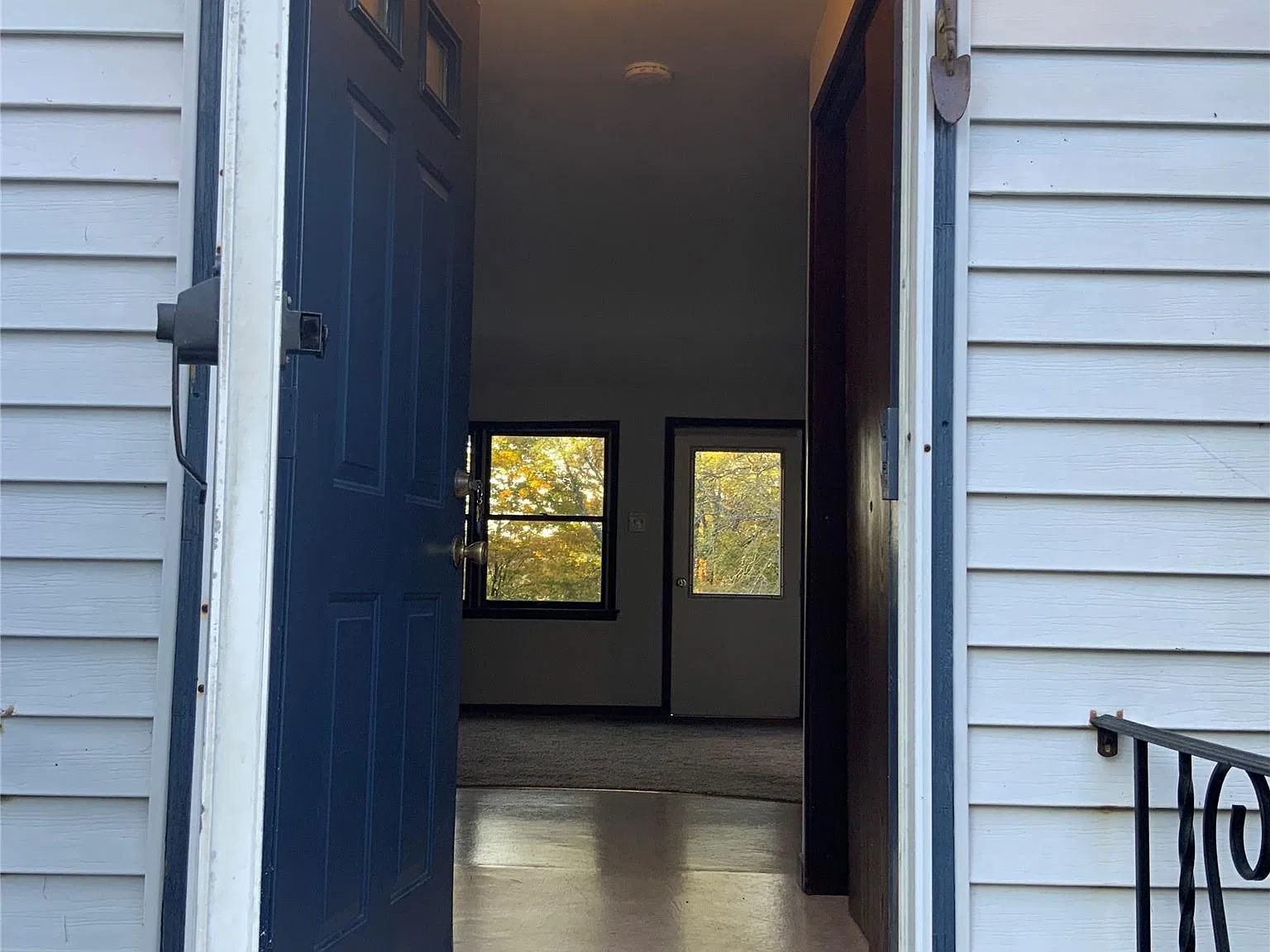 3 bed, 1.0 bath, 1046 sqft, $2,200 — Photo 4