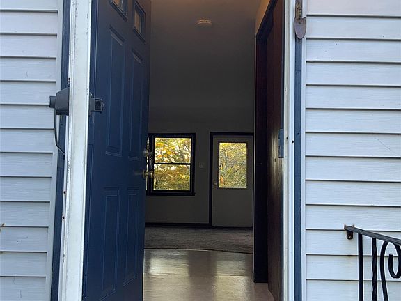 4th image of 14 School St