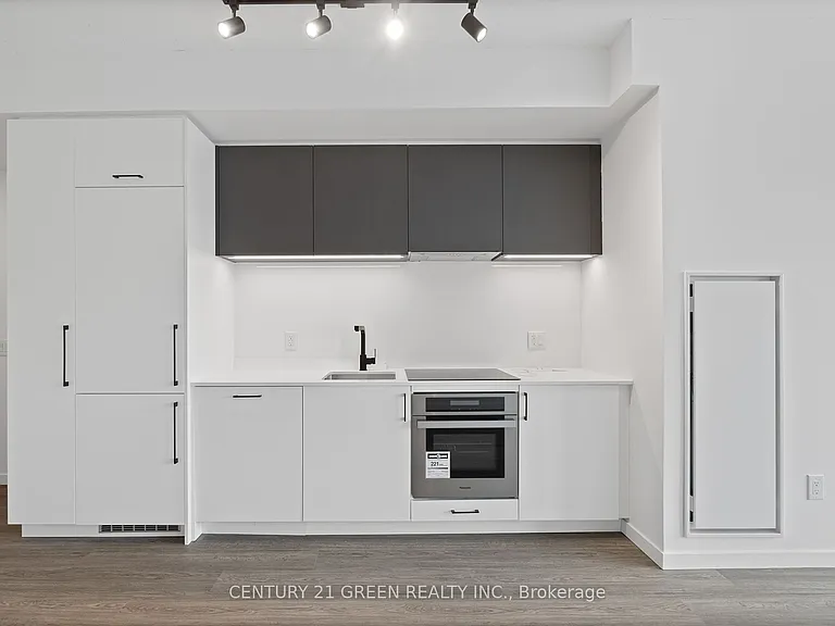 689 The Queensway #216 — Photo 25