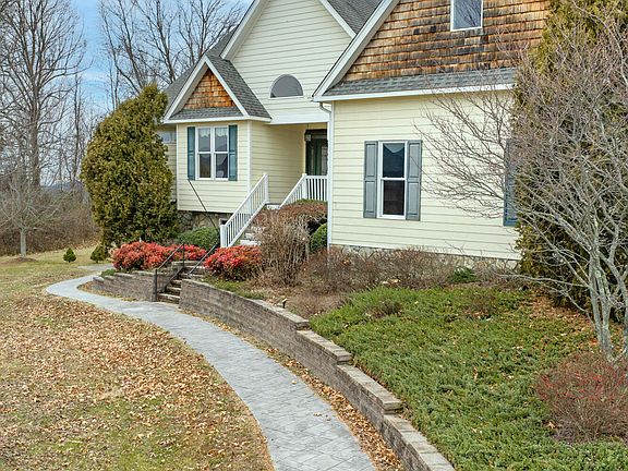 4th image of 120 Spring Ridge Ln