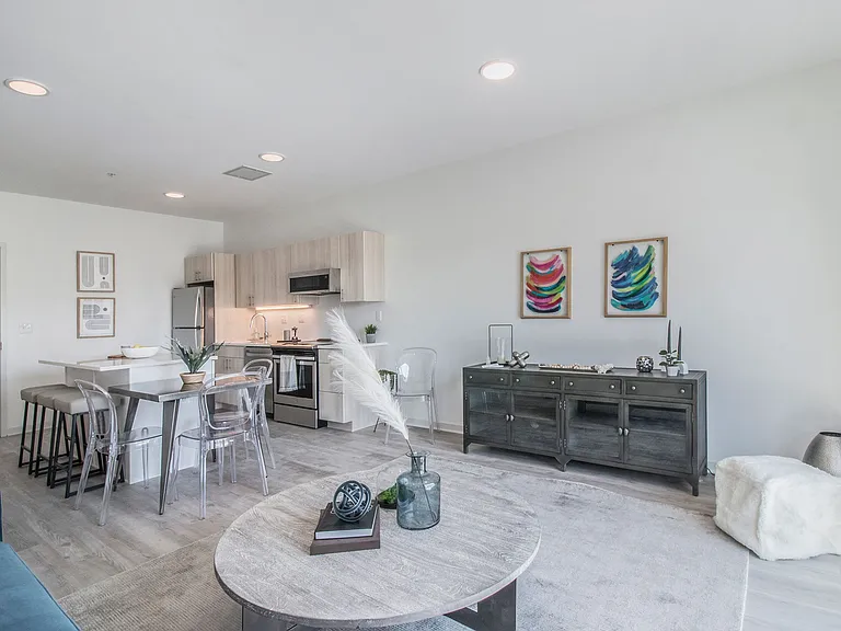 7410 Kercheval St #305 — Photo 9