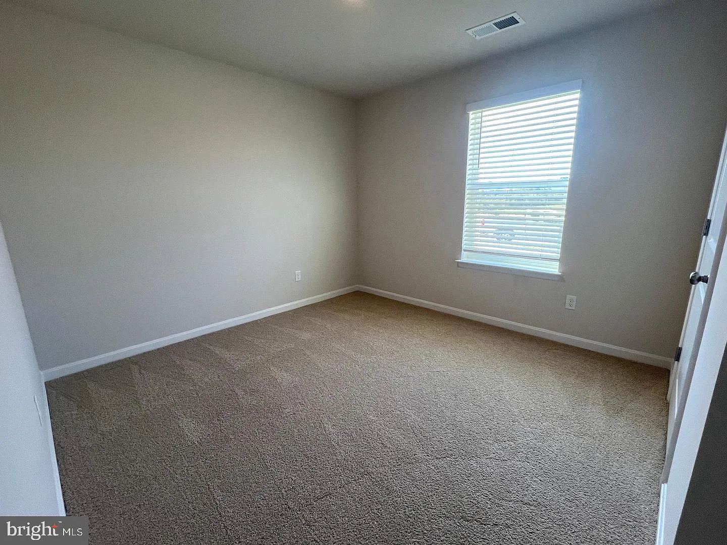 4 bed, 2.0 bath, 1698 sqft, $2,550 — Photo 4