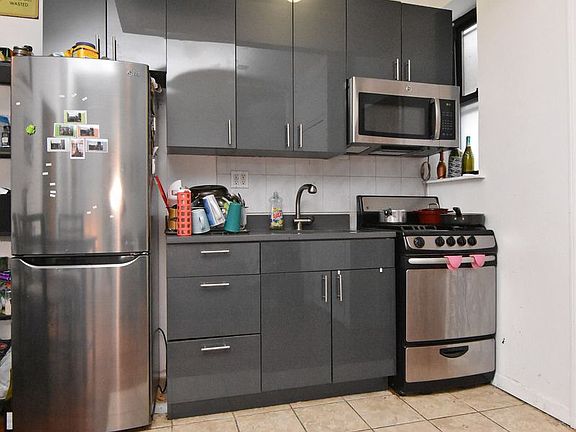 4th image of 170 Allen St APT 4C