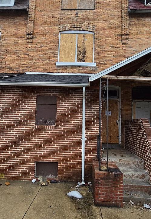 1st image of 127 N Farson St