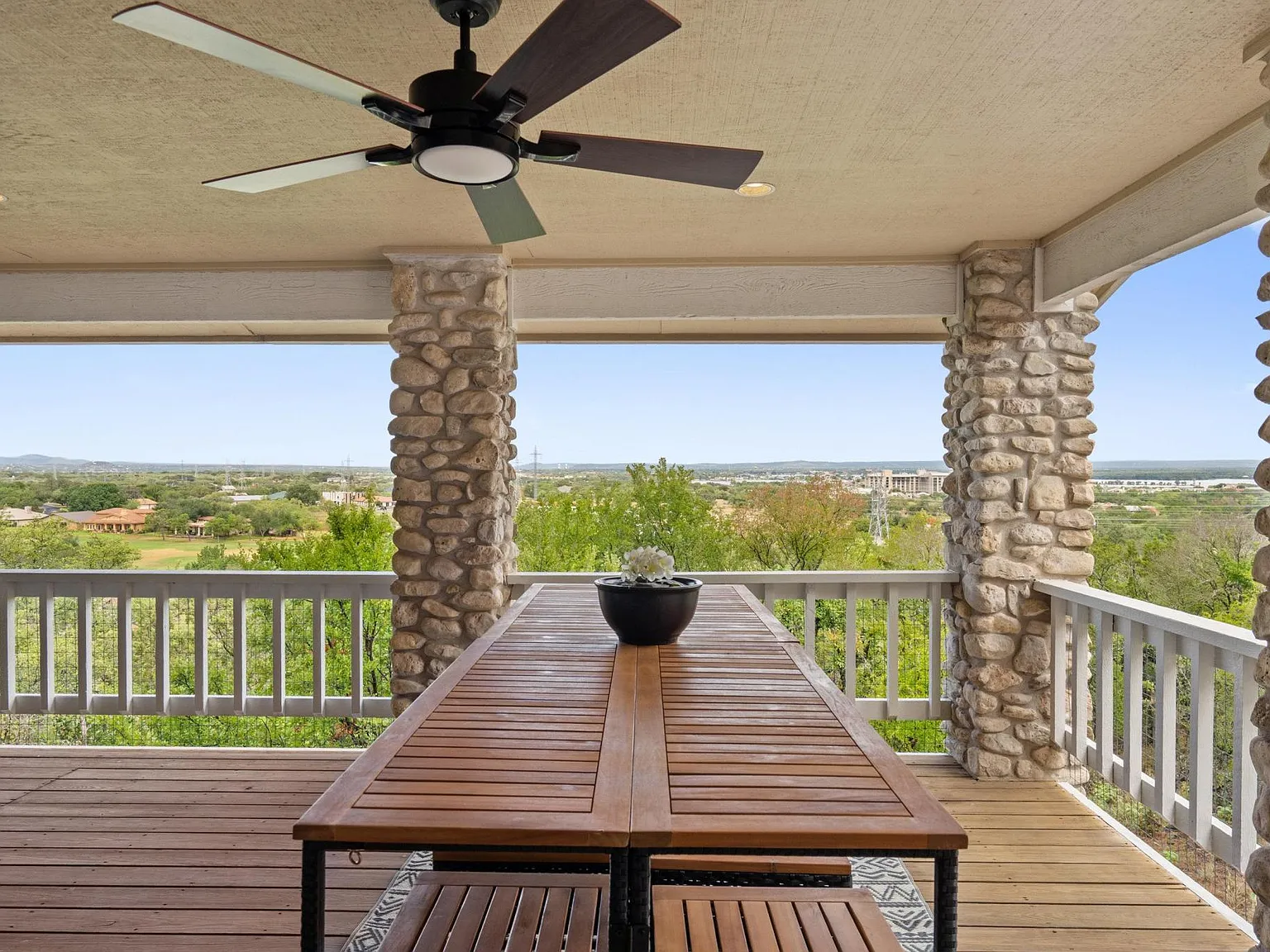 3 bed, 2.5 bath, 2036 sqft, $3,000 — Photo 4