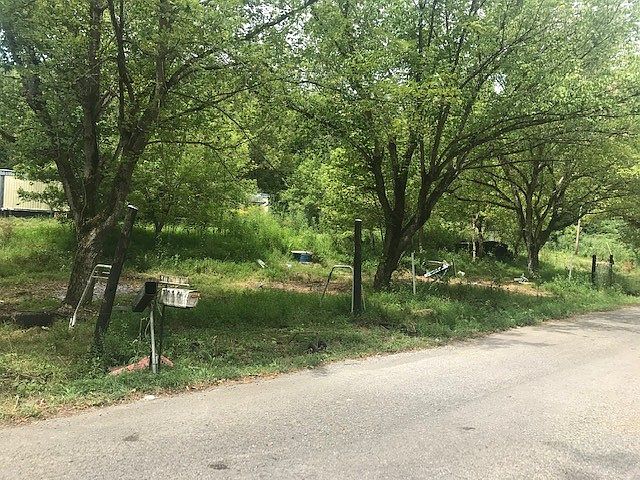 2nd image of 1314 Wolf Hill Rd