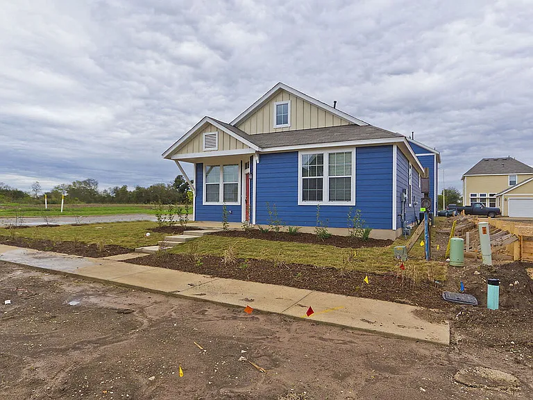 335 Rachel St — Photo 6