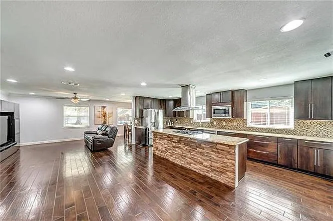 8107 Clear Springs Rd — Photo 5