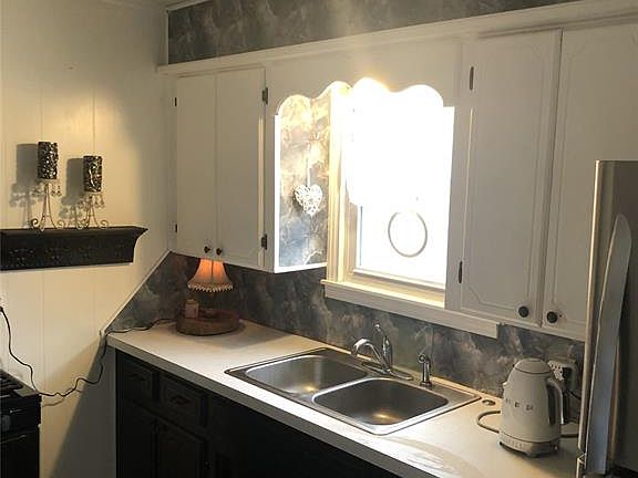 3rd image of 2505 Mickey Rd