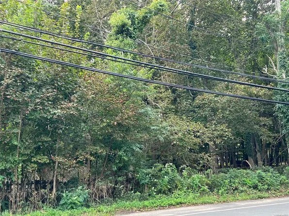 126 N Country Road, Miller Place, NY 11764