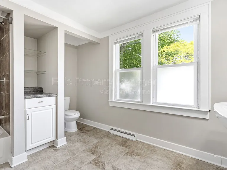 3117 Coucy Ave — Photo 5